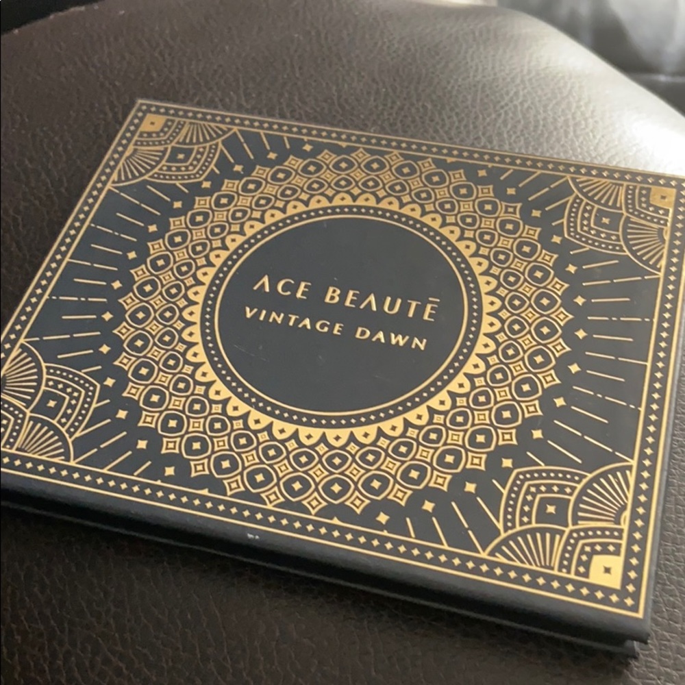 Ace Beaute Vintage Dawn Palette